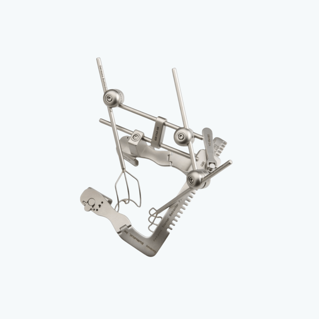 genesee-biomedical-csr-curved-sternal-retractor.jpg Close-up of the Genesee BioMedical CSR Curved Sternal Retractor for adult cardiac surgery.