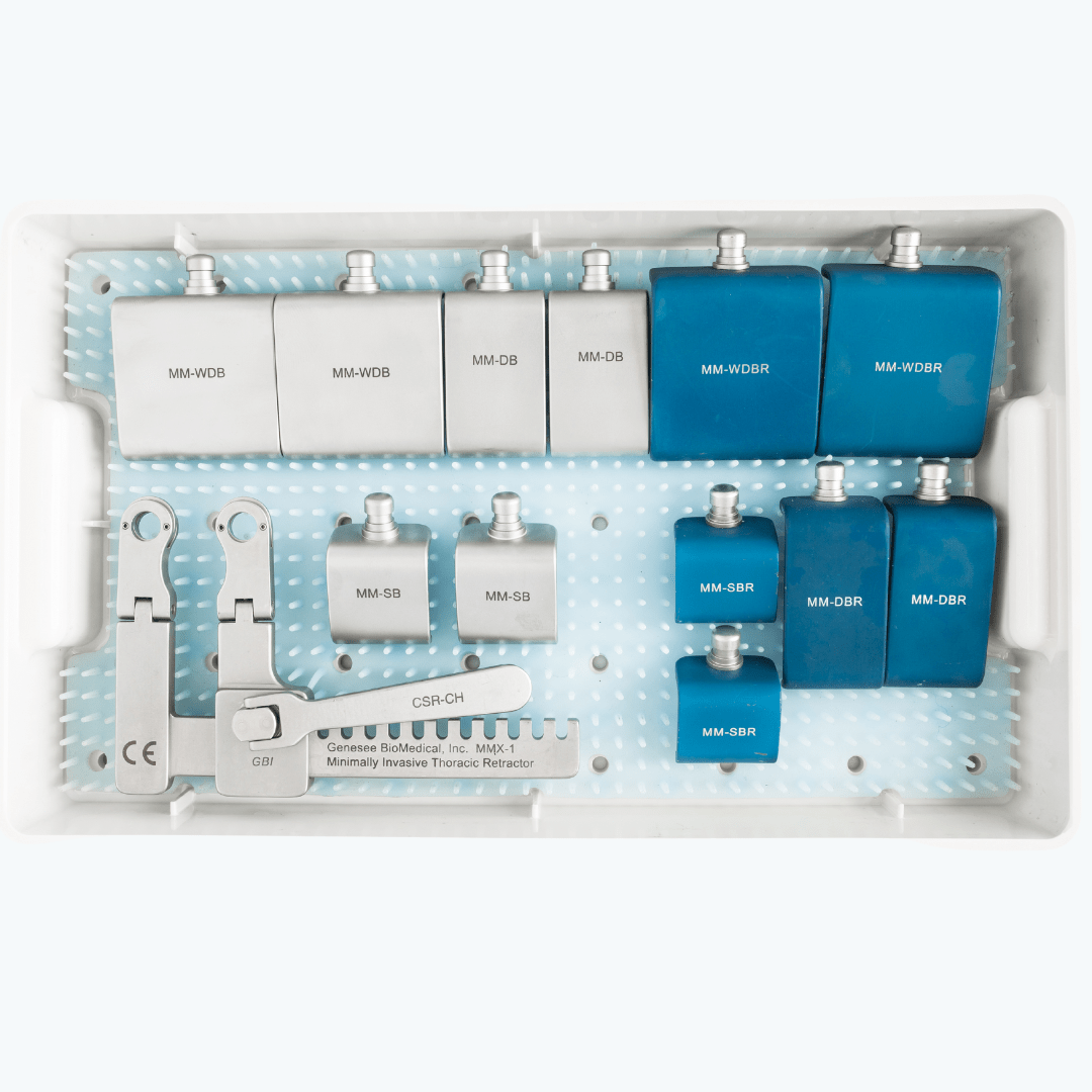 MiniMax™ thoracic retractor with complete blade set and sterilization tray
